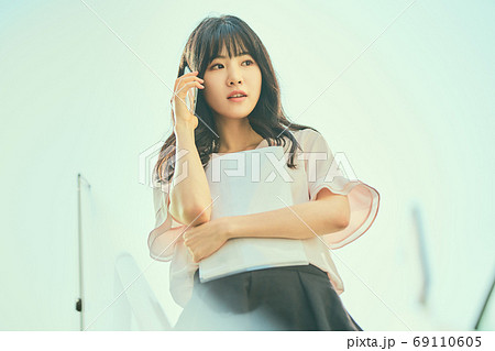 ビジネス ビジネスウーマン 外勤 69110605