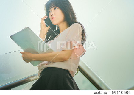 ビジネス ビジネスウーマン 外勤 69110606