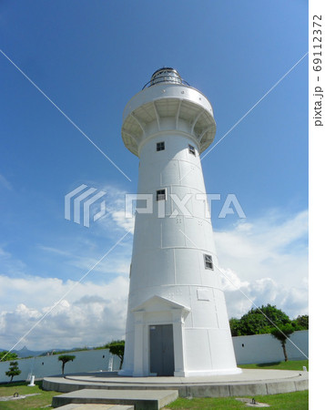 Sunny view of the Eluanbi Lighthouse in Kenting National Park Sunny view of the Eluanbi Lighthouse in Kenting National Park 69112372