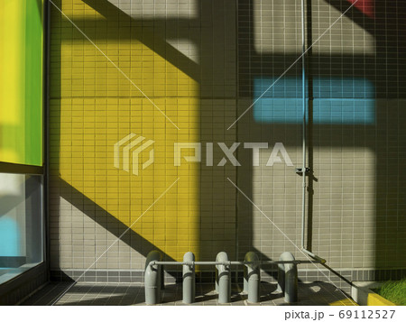 Sunny view of the College of Medicine 69112527