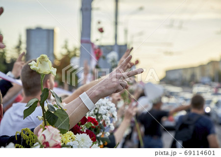 Many people stand by the roadside to protest against violence Many people stand by the roadside to protest against violence 69114601