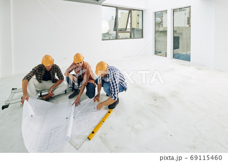 Builders checking blueprints Builders checking blueprints 69115460
