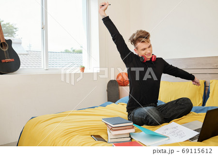 Teenager tired of homeschooling Teenager tired of homeschooling 69115612