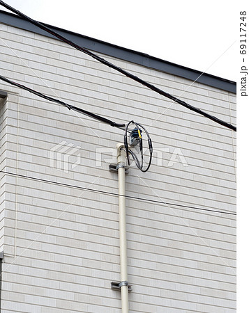 住宅への電線の引き込み 69117248