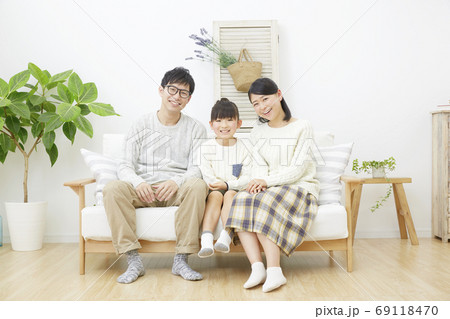 家族　笑顔 69118470