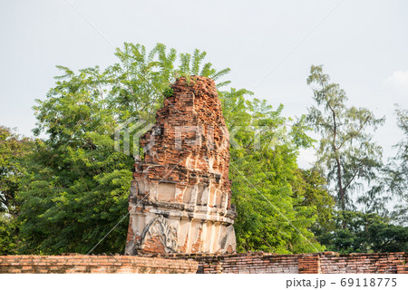 Brick ruins of a tower of an ancient Buddhist temple Wat Phra Mahathat (Mahatat) in Ayutthaya, Thailand. Brick ruins of a tower of an ancient Buddhist temple Wat Phra Mahathat (Mahatat) in Ayutthaya, Thailand. 69118775