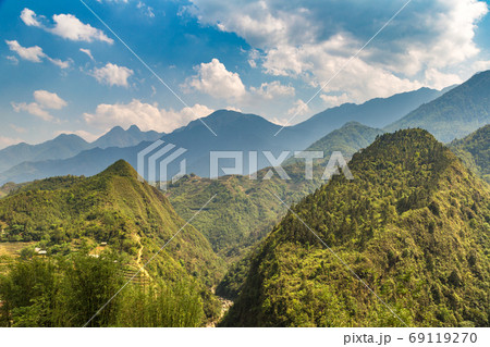 Terraced rice field in Sapa 69119270