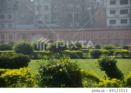 バングラデシュのダッカ　未完の城跡のラールバーグ・フォート　美しい庭園と廟 69121013