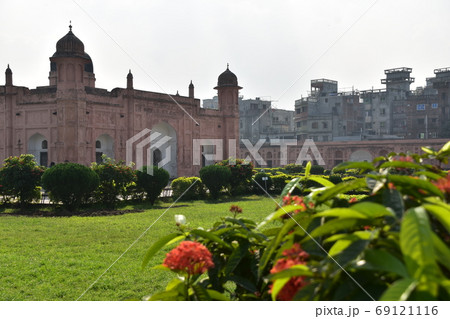バングラデシュのダッカ　未完の城跡のラールバーグ・フォート　美しい庭園と廟 69121116