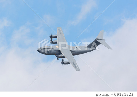 エアバスA400M試験機空撮風 69121523