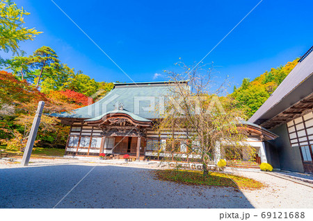 大町市 霊松寺の紅葉 【長野県】 大町市 霊松寺の紅葉 【長野県】 69121688