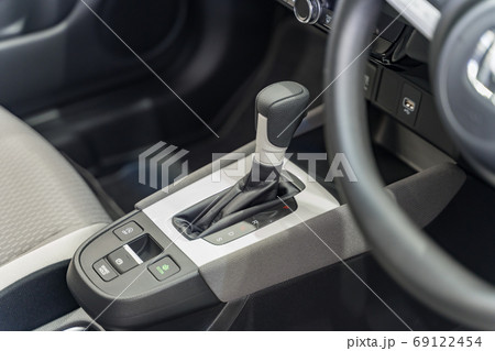 自動車のシフトレバー 69122454