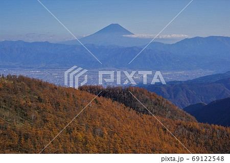 奥甘利山からの富士山と紅葉 奥甘利山からの富士山と紅葉 69122548
