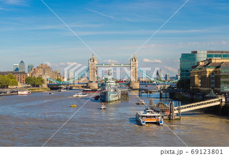 Tower Bridge and HMS Belfast warship in London Tower Bridge and HMS Belfast warship in London 69123801