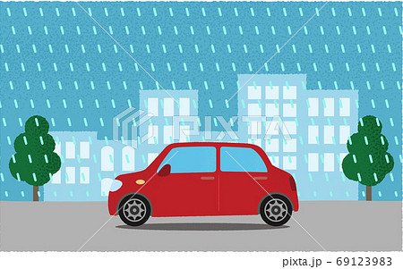 豪雨の中、都市の道路を進む赤い自動車のベクターイラスト 69123983