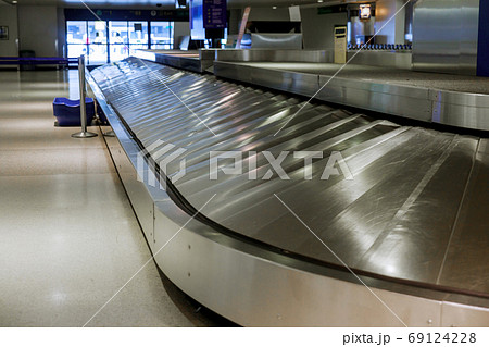 Baggage conveyor belt in the airport on luggage Baggage conveyor belt in the airport on luggage 69124228