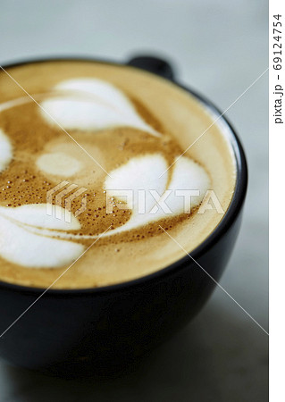 ラテアート　カフェラテ　カフェイメージ 69124754