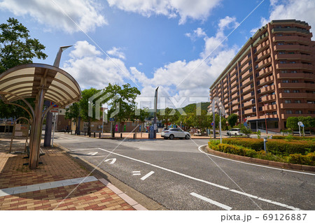 神奈川県秦野市の鶴巻温泉駅北口から西側方面 神奈川県秦野市の鶴巻温泉駅北口から西側方面 69126887