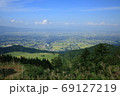 雄大な自然に囲まれる砺波平野のまち並み 雄大な自然に囲まれる砺波平野のまち並み 69127219