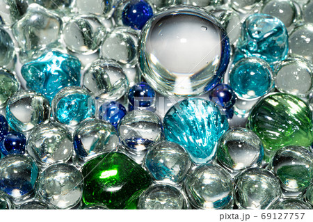ガラス玉の写真素材 69127757 Pixta