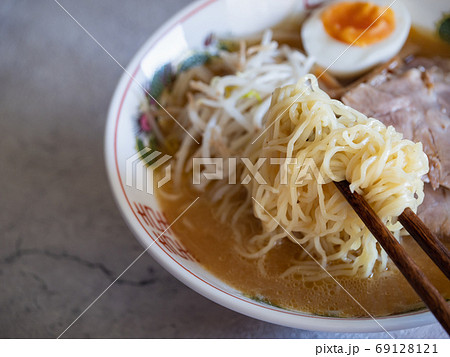 美味しそうな味噌ラーメンのクローズアップ の写真素材