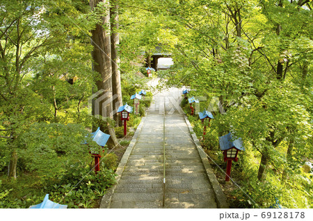 大善寺　楽屋堂から見た山門 69128178