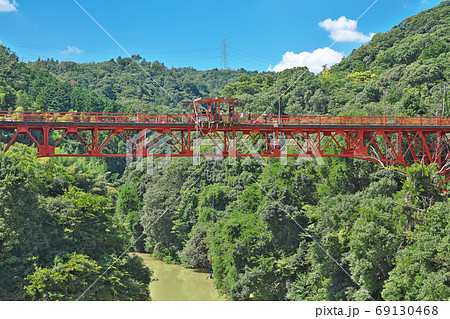 バンジージャンプ 奈良県生駒郡三郷町信貴山西の写真素材