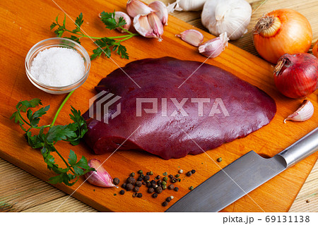 Raw pork liver Raw pork liver 69131138
