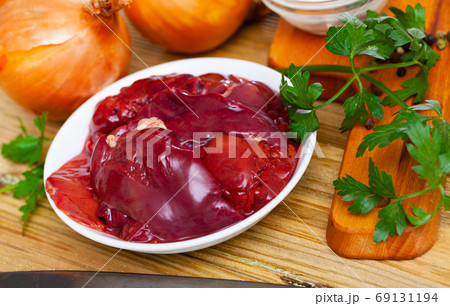 Raw chicken liver Raw chicken liver 69131194