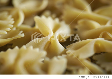 リボン型のショートパスタ ファルファッレの写真素材