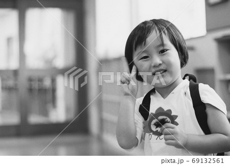 暑い夏、こんにちは僕は元気です！大きくなったんだよ 69132561