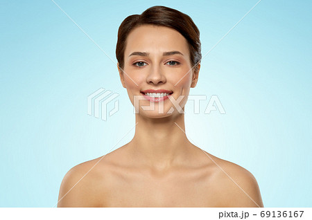 beautiful young woman with bare shoulder 69136167