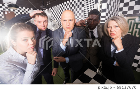 Portrait of thoughtful men and women Portrait of thoughtful men and women 69137670