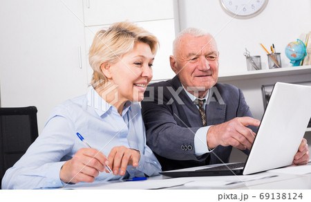 Coworkers working together Coworkers working together 69138124