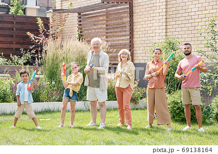 Family Posing With Water Guns Family Posing With Water Guns 69138164