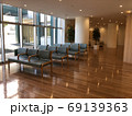 フローリングの待合室 69139363