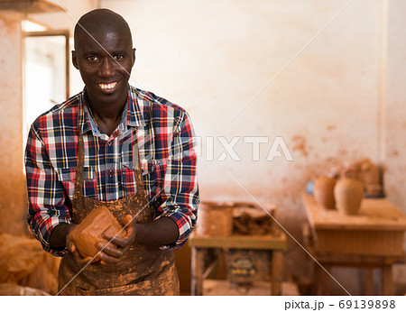 Craftsman moulding wet clay Craftsman moulding wet clay 69139898