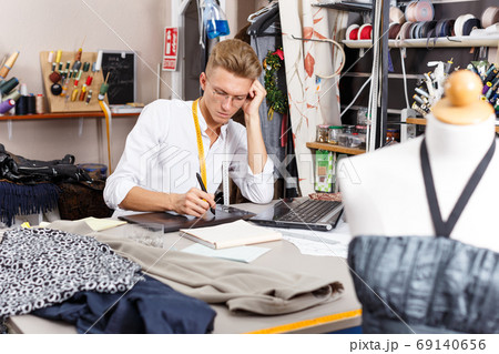 Tailor creating pattern using graphics tablet 69140656