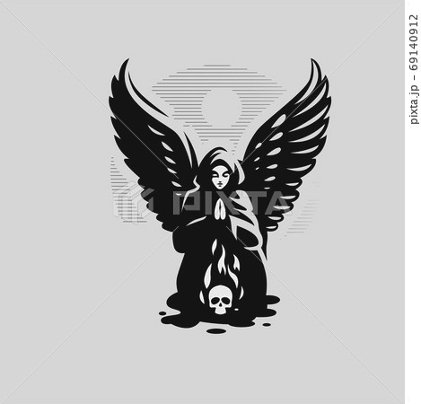 A woman angel with wings 69140912