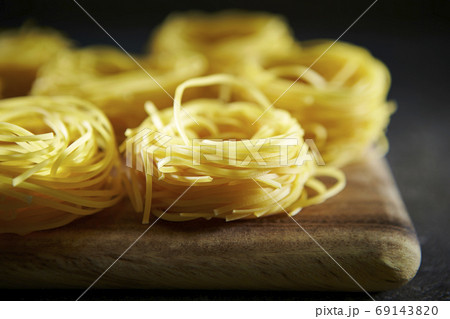 パスタの麺　カッペリーニ 69143820