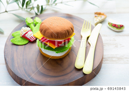 フェルトで作ったハンバーガー フェルトで作ったハンバーガー 69143843