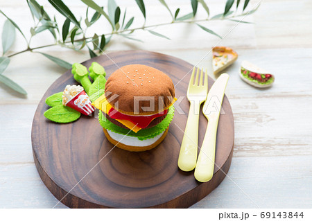 フェルトで作ったハンバーガー フェルトで作ったハンバーガー 69143844