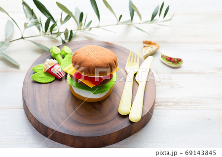 フェルトで作ったハンバーガー フェルトで作ったハンバーガー 69143845