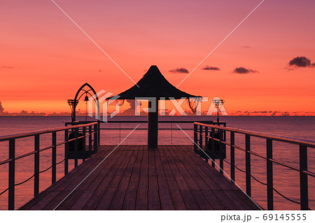 夕焼けのフサキビーチ　絶景 69145555