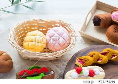 フェルトで作ったパン 69145699