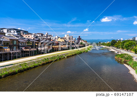 《京都府》鴨川・古民家と川床の風景 《京都府》鴨川・古民家と川床の風景 69147107