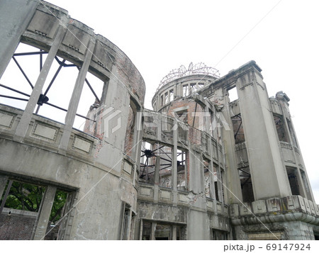 広島にある世界遺産「原爆ドーム」 69147924