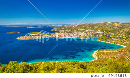 Panoramic view of Adriatic coast with The Primosten town. Panoramic view of Adriatic coast with The Primosten town. 69148618
