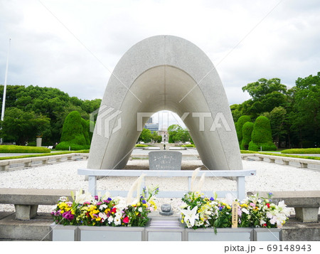 平和記念公園の広島平和都市記念碑 69148943