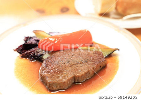 おいしい黒毛和牛ヒレ肉ソテー 69149205